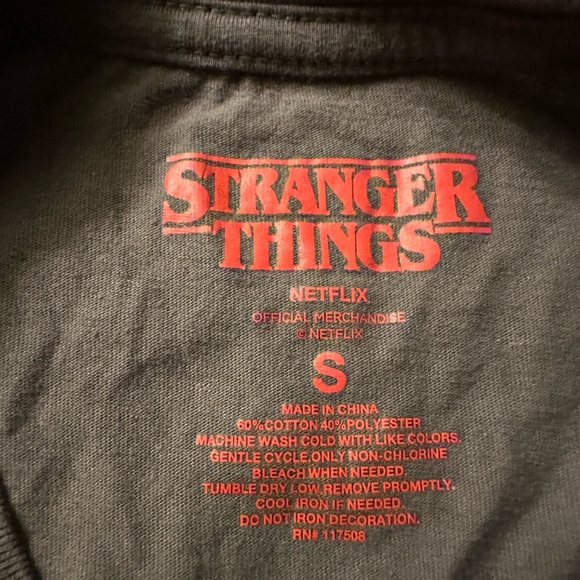 stranger Things long-sleeved T-shirt size S - Picture 2 of 3